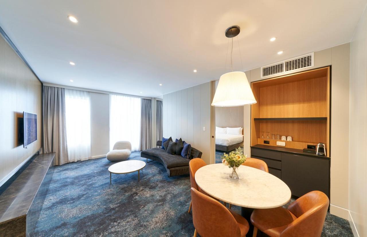 ホテル プルマン アデレード エクステリア 写真 A suite at the hotel
