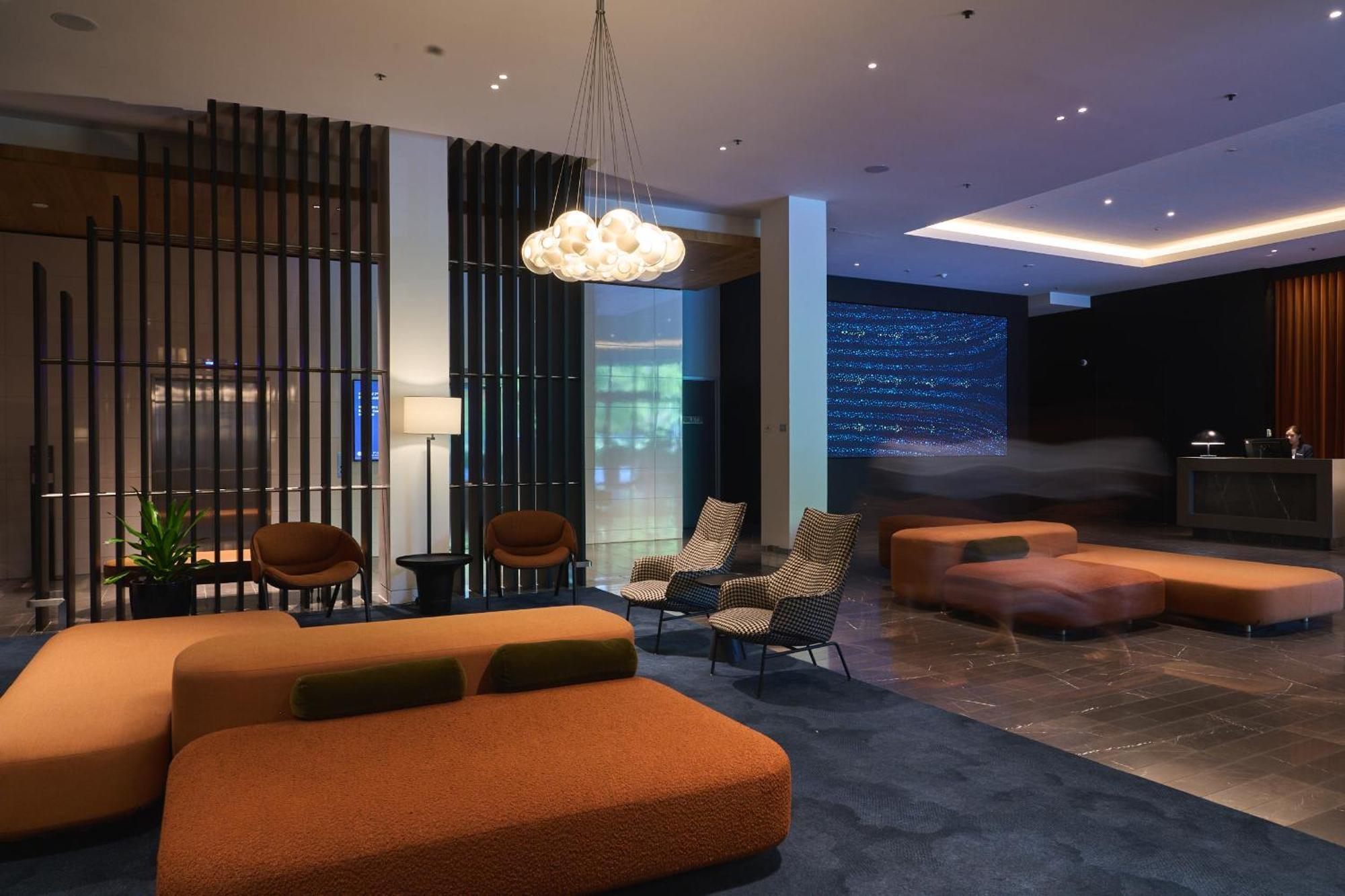 ホテル プルマン アデレード エクステリア 写真 The lounge at the airport